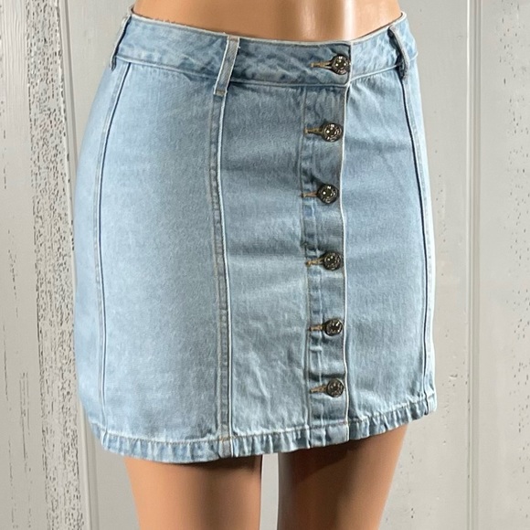 Forever 21 Dresses & Skirts - *Forever 21 Women's Denim Button Down Mini Skirt Sz M